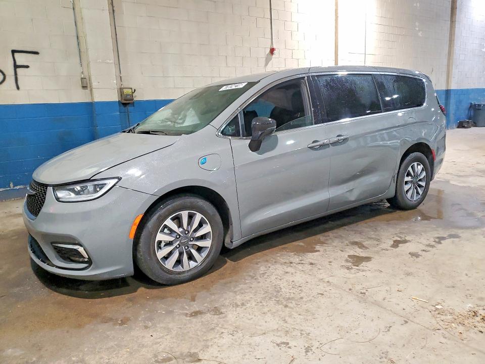 2025 Chrysler Pacifica VIN 2C4RC1S72SR565499 COPART salvage auction — FRONT END, FL - CERTIFICATE OF DESTRUCTION, sold $8,600 on 2026-07-27 (photo 1)