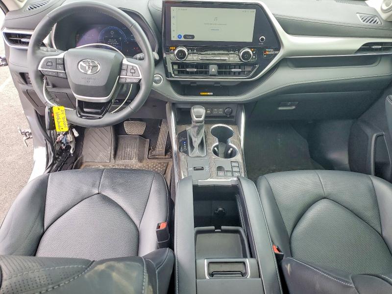 2024 Toyota Highlander VIN 5TDEBRCH9RS607112 COPART salvage auction — SIDE, Or - Salvage Title Certificate, sold $25,750 on 2026-08-19 (photo 8)