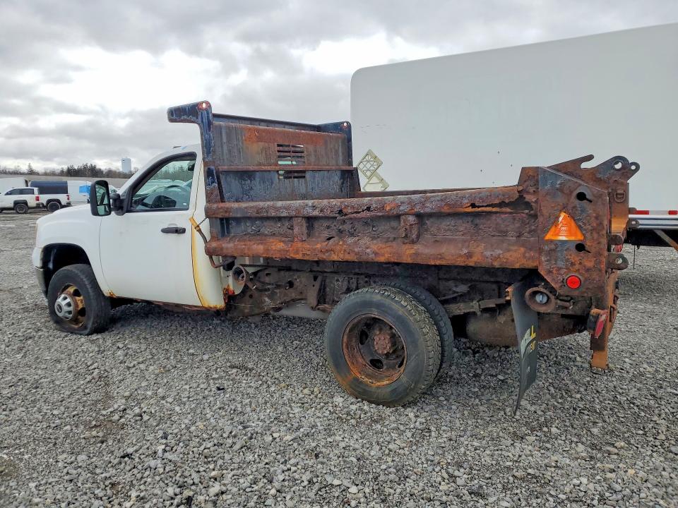 2013 Gmc SIERRA VIN 1GD322CG0DF113649 COPART salvage auction — NORMAL WEAR, Ny - Certificate Of Title, sold $3,450 on 2026-07-30 (photo 2)