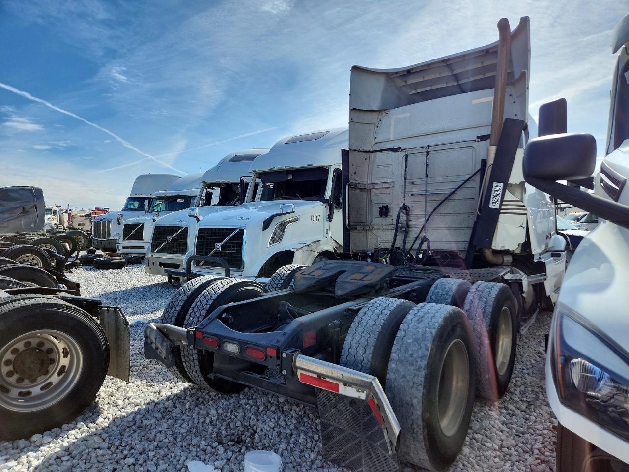 2021 Volv Vnr VIN 4V4WC9EH6MN600328 COPART salvage auction — Side, NE - CERT OF TITLE-SALVAGE, sold $4,550 on 2026-07-02 (photo 4)