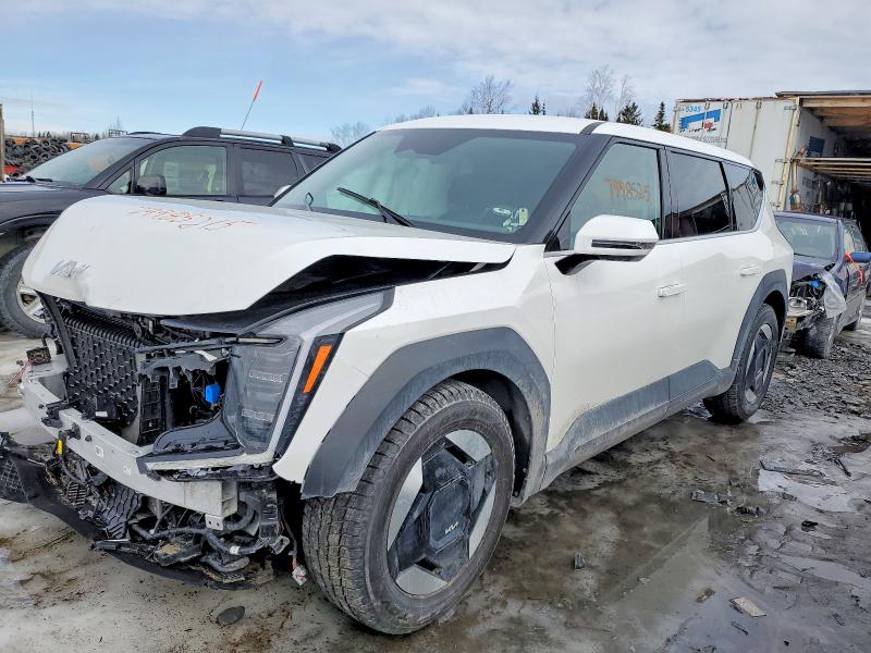 2025 Kia Ev9 VIN KNDAB5S17S6058012 COPART salvage auction — FRONT END, QC - GRAVEMENT ACCIDENTE, sold $10,800 on 2026-07-28 (photo 1)