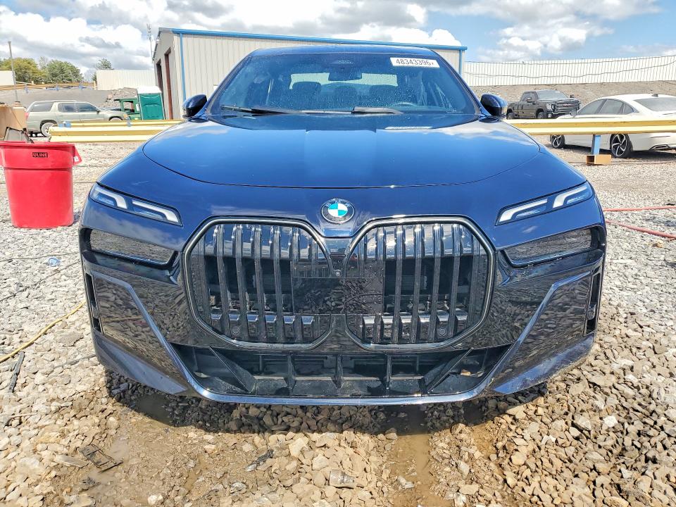 2024 BMW 7er VIN WBA33EJ05RCR02944 COPART salvage auction — REAR END, Salvage Title, sold $33,000 on 2026-10-06 (photo 5)