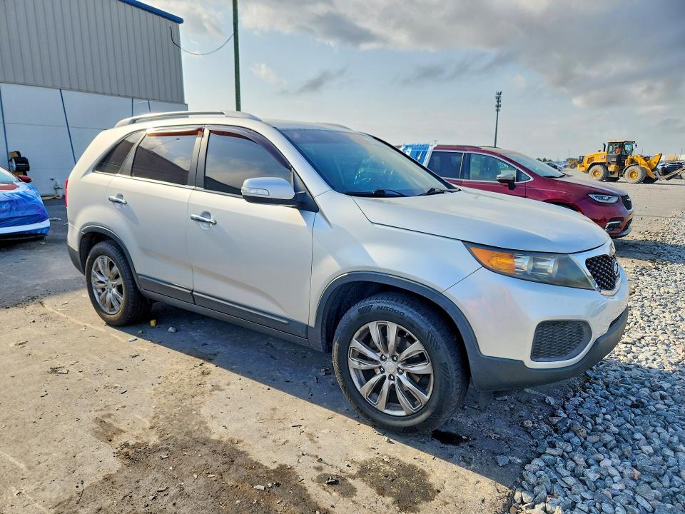 2011 Kia Sorento VIN 5XYKT4A28BG095654 COPART salvage auction — SIDE, Fl - Cert Of Title Slvg Rebuildable, sold $15 on 2026-07-29 (photo 4)