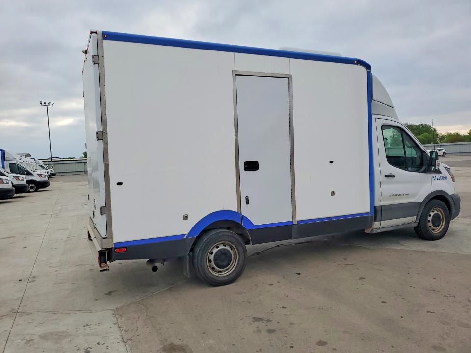 2022 Ford Transit VIN 1FDBW5Z85NKA01682 COPART salvage auction — NORMAL WEAR, Tx - Certificate Of Title, sold $17,000 on 2026-07-30 (photo 3)