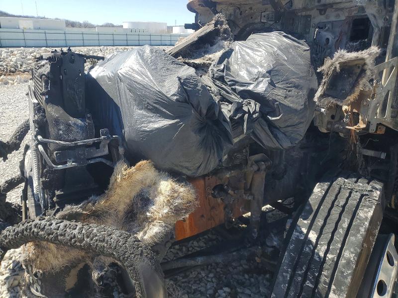 2026 Volvo Vnl VIN 4V4BC9EHXTN699281 COPART salvage auction — BURN, Ok - Certificate Of Title-Junked, sold $100 on 2026-08-26 (photo 7)