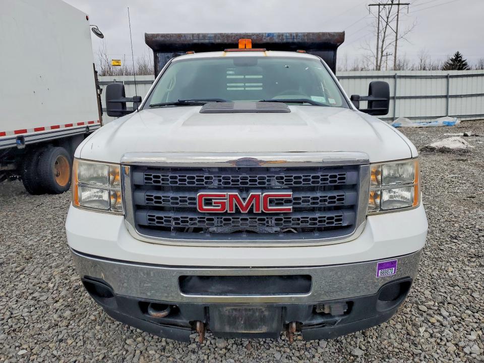 2013 Gmc SIERRA VIN 1GD322CG0DF113649 COPART salvage auction — NORMAL WEAR, Ny - Certificate Of Title, sold $3,450 on 2026-07-30 (photo 5)