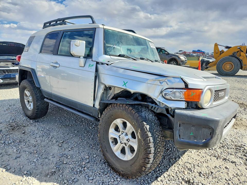 2007 Toyota Fj cruiser VIN JTEBU11F770014991 COPART salvage auction — FRONT END, Co - Salvage Title, sold $2,150 on 2026-07-28 (photo 4)