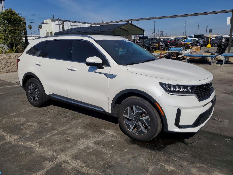 2023 Kia Sorento VIN KNDRH4LG1P5198858 COPART salvage auction — SIDE, Salvage Title, sold $7,900 on 2026-07-24 (photo 4)