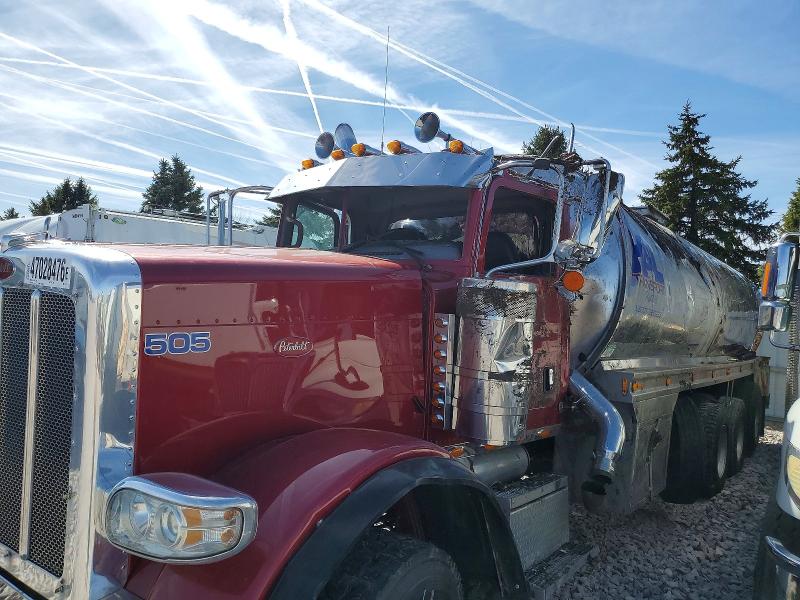 2017 Peterbilt 389 VIN 1NPXGGGG40D479577 COPART salvage auction — SIDE, IL - SALVAGE CERTIFICATE, sold $43,000 on 2026-08-13 (photo 9)