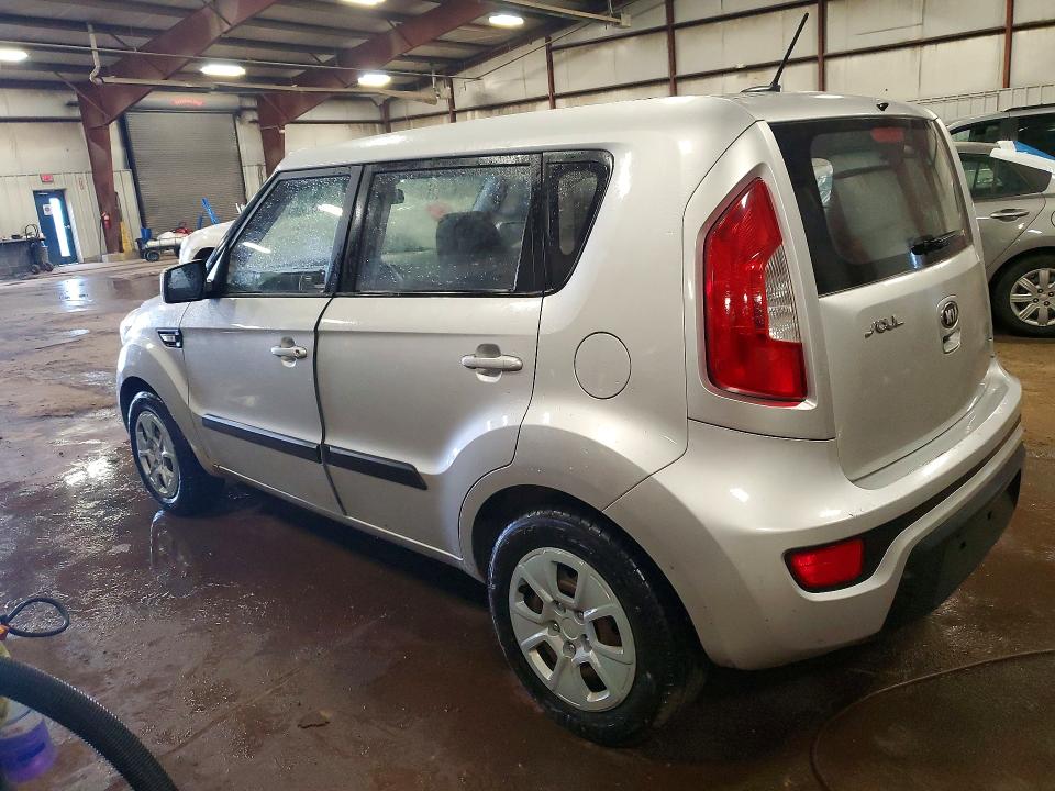 2013 Kia Soul VIN KNDJT2A50D7758094 COPART salvage auction — REAR END, Tx - Salvage Vehicle Title, sold $325 on 2026-07-31 (photo 2)