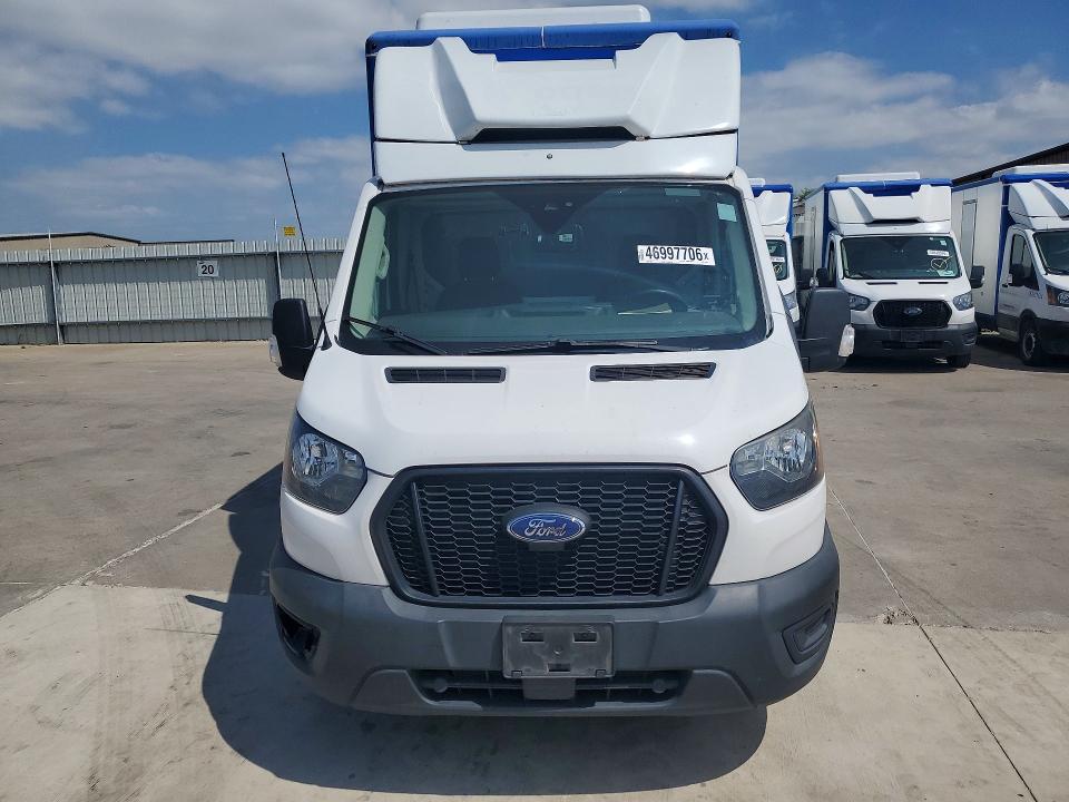 2022 Ford Transit VIN 1FDBW5Z81NKA01663 COPART salvage auction — NORMAL WEAR, Tx - Certificate Of Title, sold $15,000 on 2026-07-30 (photo 5)
