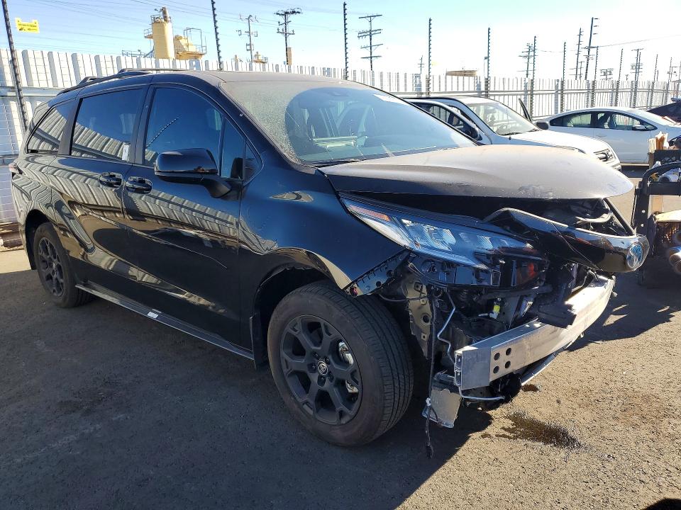 2025 Toyota Sienna VIN 5TDCSKFCXSS212666 COPART salvage auction — FRONT END, Ca - Salvage Certificate, sold $15,100 on 2026-07-15 (photo 4)