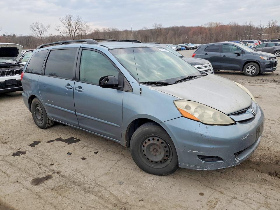 2007 Toyota Sienna VIN 5TDZK23C97S085348 COPART salvage auction — MINOR DENT/SCRATCHES, NY - CERTIFICATE OF TITLE, sold $775 on 2026-07-16 (photo 4)