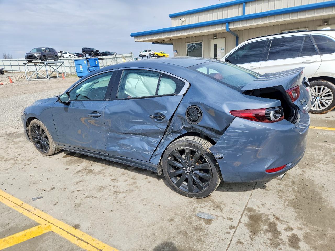 2024 Mazda 3 VIN 3MZBPBCM5RM421069 COPART salvage auction — Side, KY - CERT OF TITLE-SALVAGE, sold $3,600 on 2026-07-09 (photo 2)