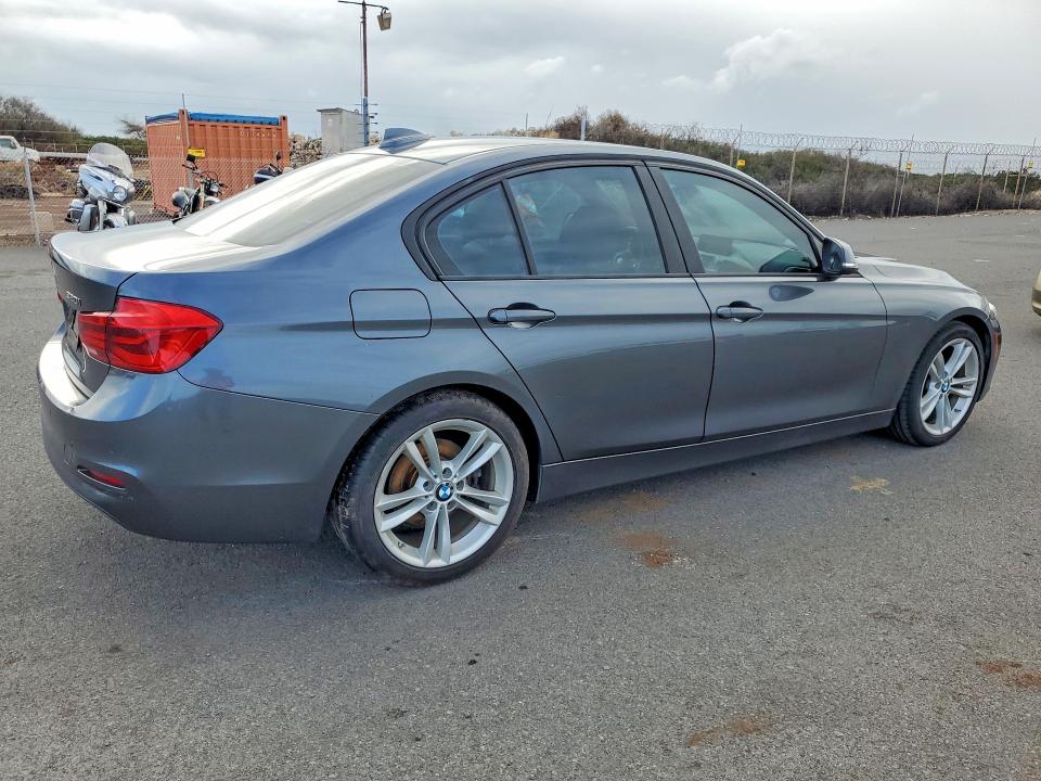 2017 BMW 3er VIN WBA8E1G58HNU15106 COPART salvage auction — WATER/FLOOD, Hi - Certificate Of Salvage, sold $375 on 2026-07-27 (photo 3)