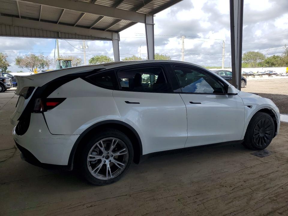 2024 Tesla Model y VIN 7SAYGDEEXRA263976 COPART salvage auction — REAR END, Salvage Title, sold $8,200 on 2026-07-22 (photo 3)
