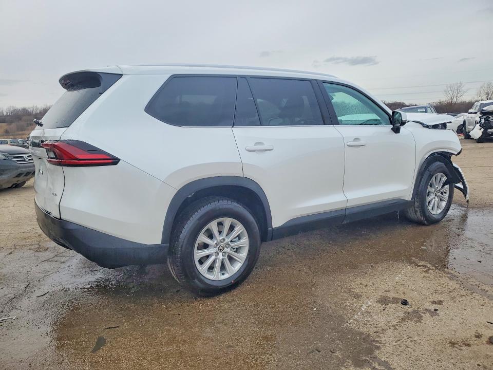 2026 Toyota Highlander VIN 5TDAAAB50TS107700 COPART salvage auction — Front End, IL - SALVAGE CERTIFICATE, sold $19,400 on 2026-05-06 (photo 3)
