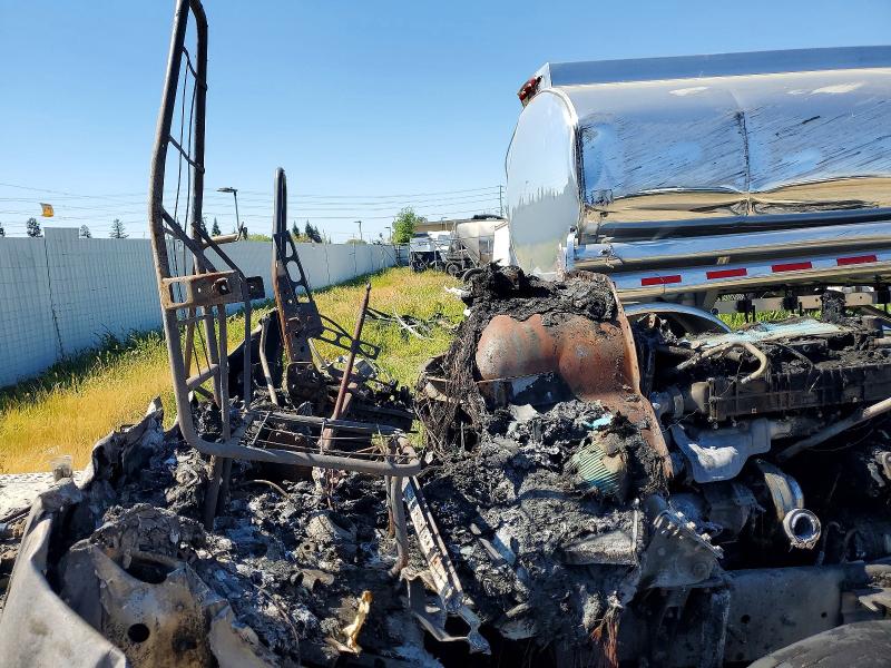 2014 Freightliner Cascadia 113 VIN 3AKBGADV4ESFZ0953 COPART salvage auction — BURN, CA - NON-REPAIRABLE VEHICLE CERT, sold $100 on 2026-07-23 (photo 5)