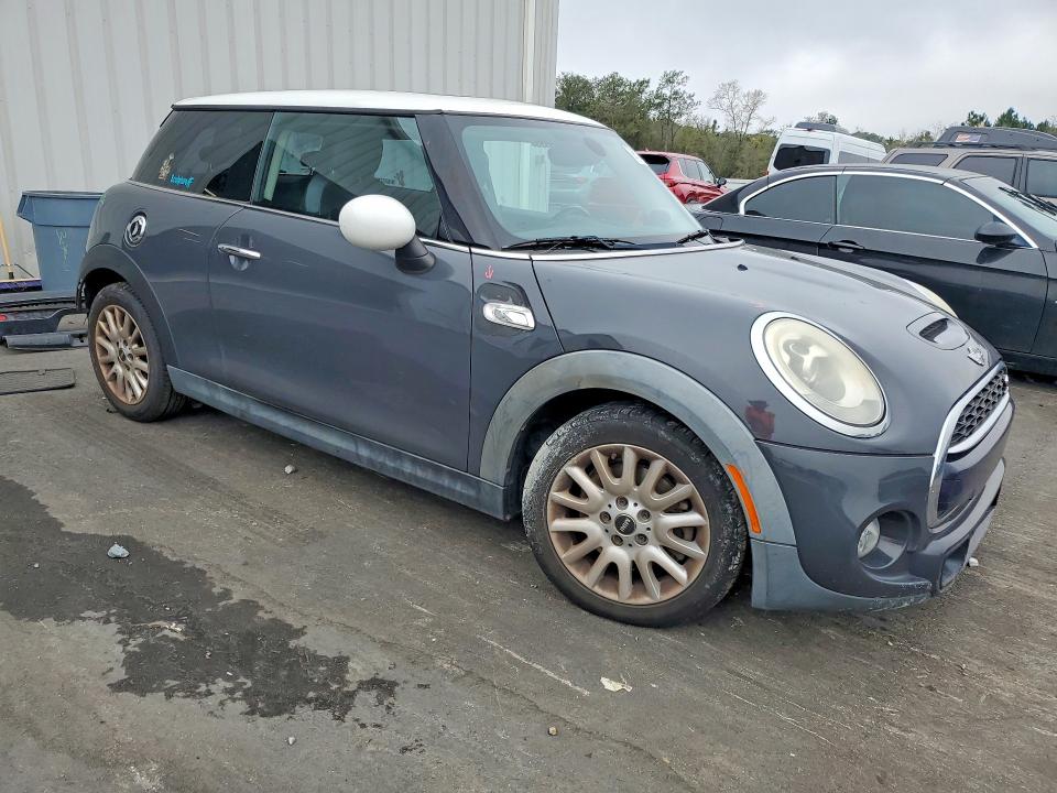 2015 Mini Cooper VIN WMWXP7C51F2A35511 COPART salvage auction — REAR END, Fl - Cert Of Title Slvg Rebuildable, sold $1,500 on 2026-08-03 (photo 4)