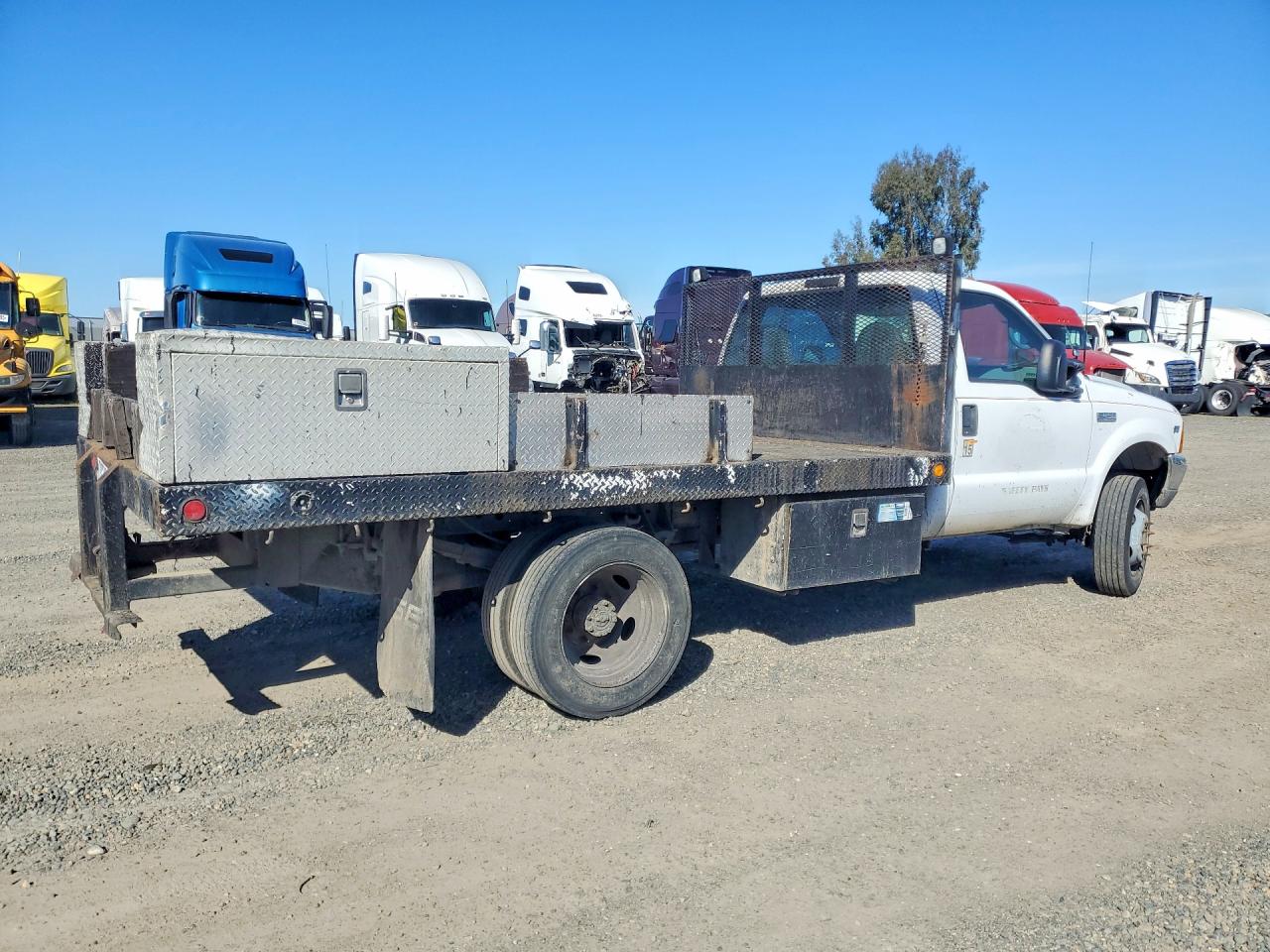 1999 Ford F-450 VIN 3FDXF46S3XMA32540 COPART salvage auction — Normal Wear, CA - DIS/DLR/EXP ONLY CLEAN TITLE, sold $525 on 2026-07-07 (photo 3)