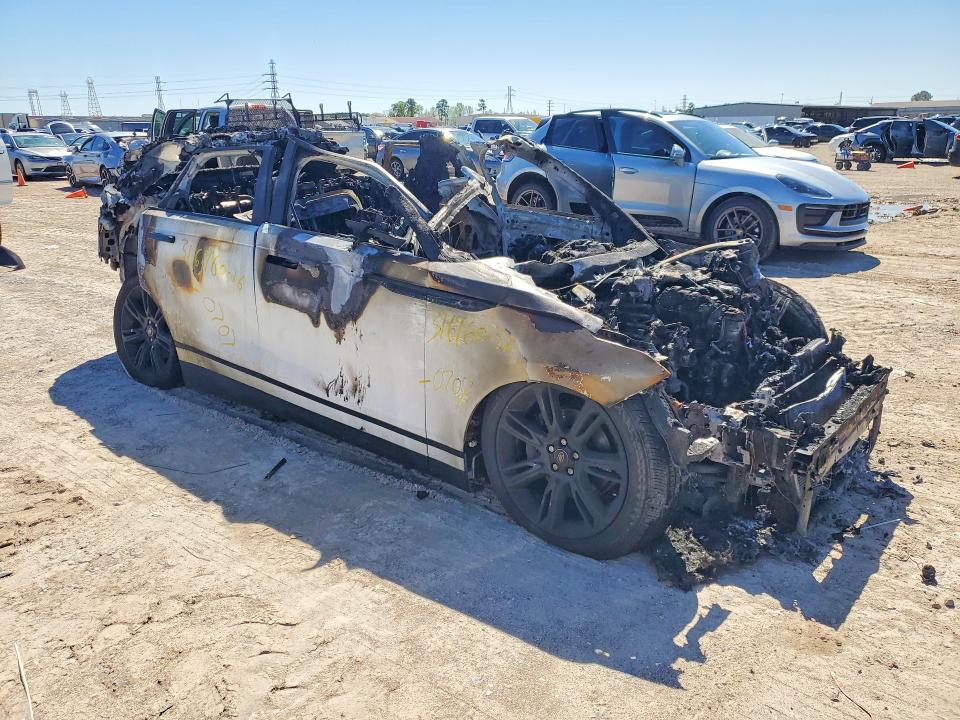 2019 Land rover Range rover velar VIN SALYB2EX5KA220707 COPART salvage auction — BURN, TX - NONREPAIRABLE TITLE, sold $125 on 2026-07-28 (photo 4)