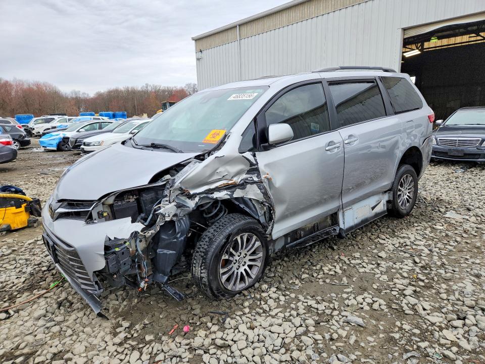 2018 Toyota Sienna VIN 5TDYZ3DC1JS910401 COPART salvage auction — SIDE, Salvage Title, sold $2,600 on 2026-07-22 (photo 1)