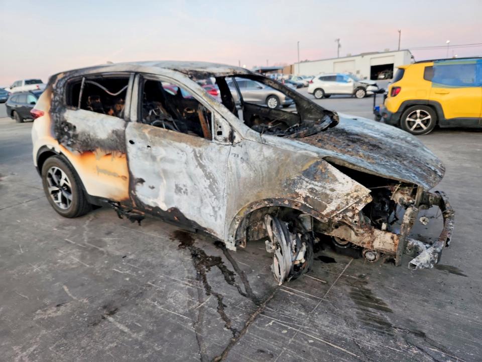 2021 Kia Sportage VIN KNDPM3AC9M7919019 COPART salvage auction — BURN, Tx - Nonrepairable Title, sold $200 on 2026-07-23 (photo 4)