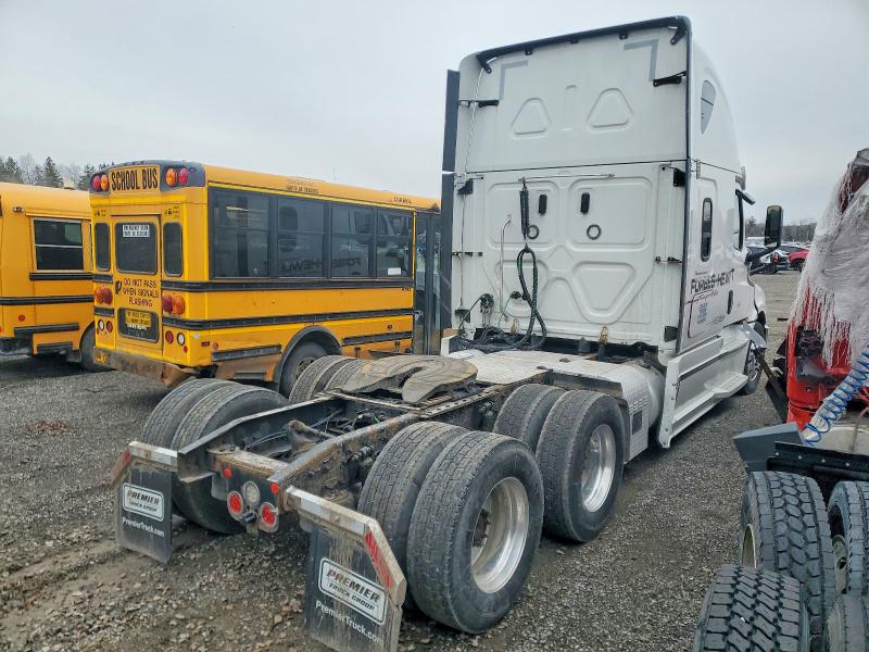 2018 Freightliner Cascadia VIN 3AKJHHDR8JSKA0959 COPART salvage auction — FRONT END, ON - PERMIT NO BRAND - UNFIT, sold $9,300 on 2026-07-23 (photo 4)