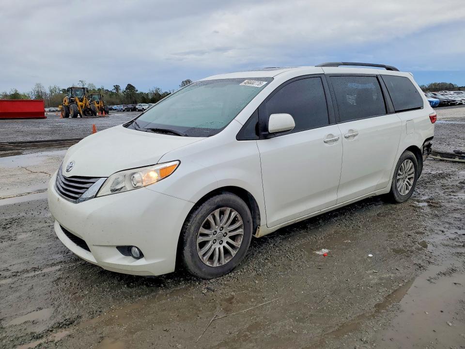 2015 Toyota Sienna VIN 5TDYK3DC2FS642941 COPART salvage auction — REAR END, Salvage Title, sold $225 on 2026-07-27 (photo 1)