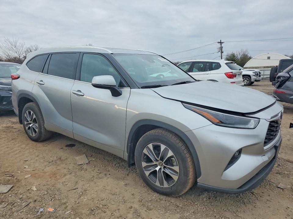 2021 Toyota Highlander VIN 5TDGZRBH2MS081968 COPART salvage auction — MISSING/ALTERED VIN, Nj - Cert Of Title-Salvage, sold $18,000 on 2026-07-10 (photo 4)