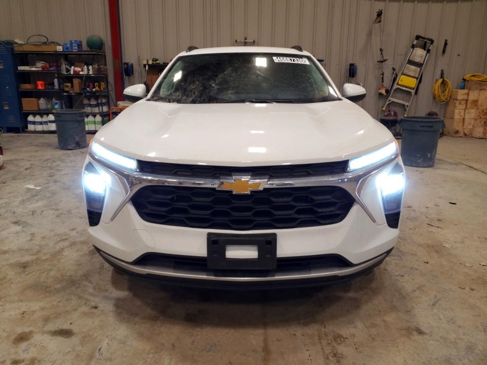 2025 Chevrolet Trax VIN KL77LHEP0SC220795 COPART salvage auction — MINOR DENT/SCRATCHES, WI - CERTIFICATE OF TITLE, sold $16,500 on 2026-07-09 (photo 5)