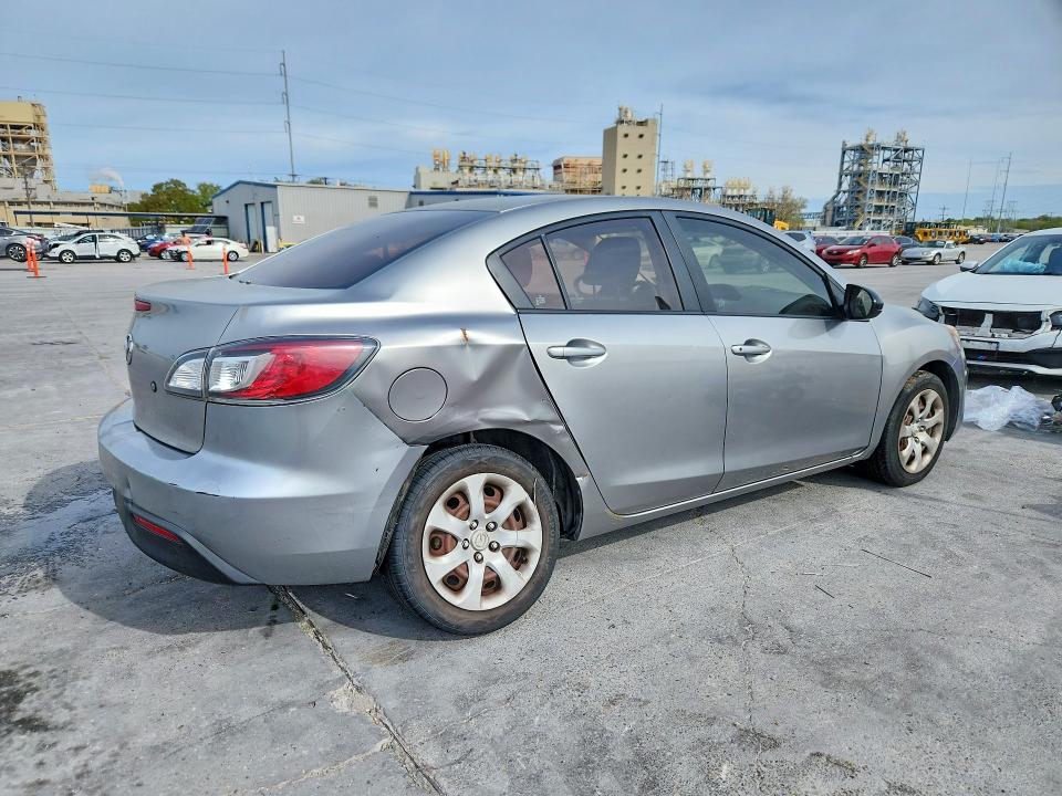2011 Mazda 3 VIN JM1BL1UF7B1367284 COPART salvage auction — REAR END, LA - CERT OF TITLE-SALVAGE, sold $70 on 2026-07-29 (photo 3)