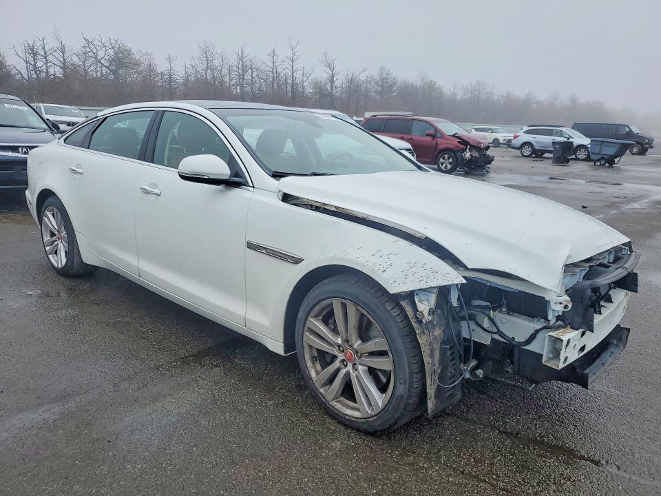 2017 Jaguar Xj VIN SAJWJ2GD5H8W08719 COPART salvage auction — FRONT END, Ny - Mv907A-Parts Only, sold $5,600 on 2026-07-06 (photo 4)