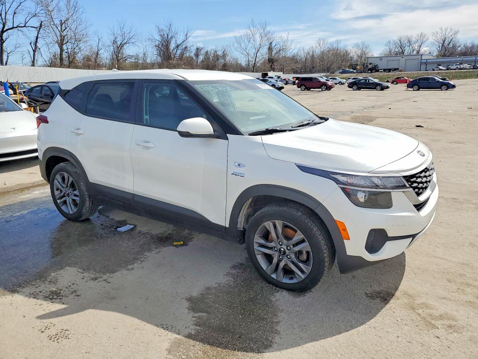 2021 Kia Seltos VIN KNDEPCAA6M7136737 COPART salvage auction — VANDALISM, Mo - Salvage Certificate Of Title, sold $6,200 on 2026-07-17 (photo 4)