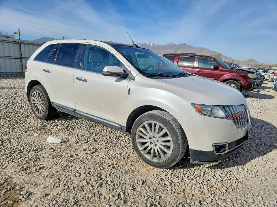2013 Lincoln Mkx VIN 2LMDJ8JK8DBL15467 COPART salvage auction — MINOR DENT/SCRATCHES, Nm - Cert Of Title-Salvage, sold $725 on 2026-07-02 (photo 4)