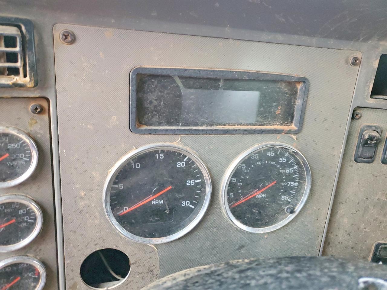 2019 Kenworth T370 VIN 2NKHHJ7X8KM358830 COPART salvage auction — All Over, OK - CERT OF TITLE-SALVAGE, sold $2,850 on 2026-06-26 (photo 8)