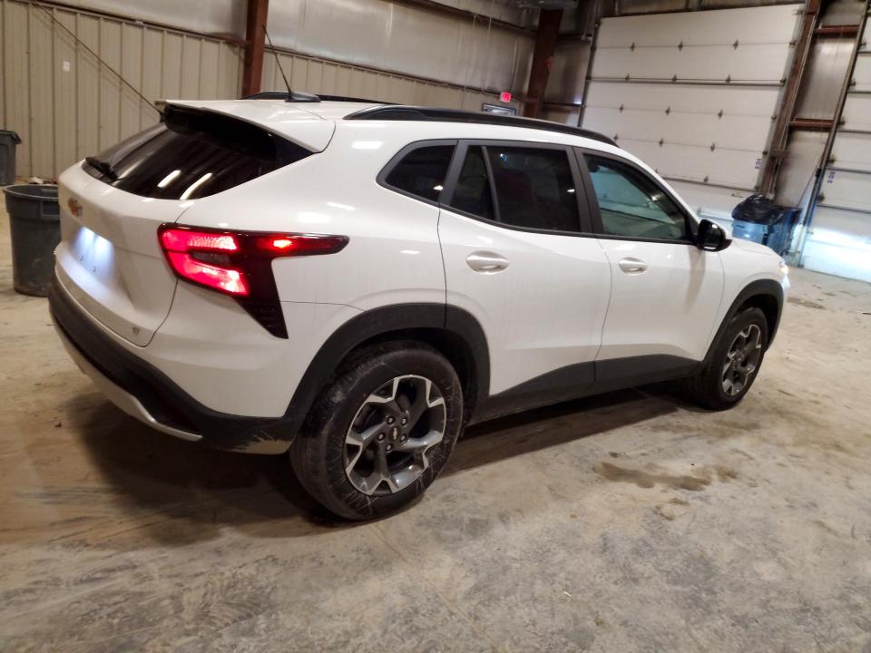2025 Chevrolet Trax VIN KL77LHEP0SC220795 COPART salvage auction — MINOR DENT/SCRATCHES, WI - CERTIFICATE OF TITLE, sold $16,500 on 2026-07-09 (photo 3)