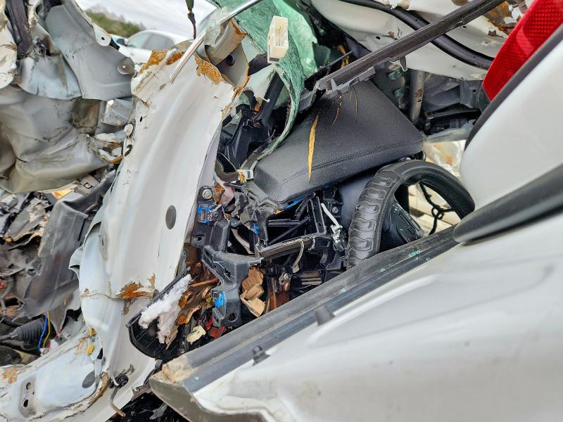 2017 Kia Sorento VIN 5XYPG4A30HG262679 COPART salvage auction — ALL OVER, Md - Cert Of Salvage > 75% Damage, sold $275 on 2026-07-14 (photo 9)