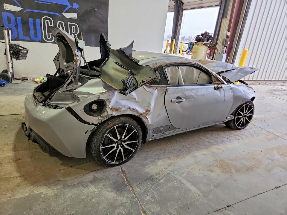 2022 Toyota Gr 86 VIN JF1ZNBC16N8753605 COPART salvage auction — ROLLOVER, Az - Cert Of Title- Non Repair, sold $2,650 on 2026-07-28 (photo 3)
