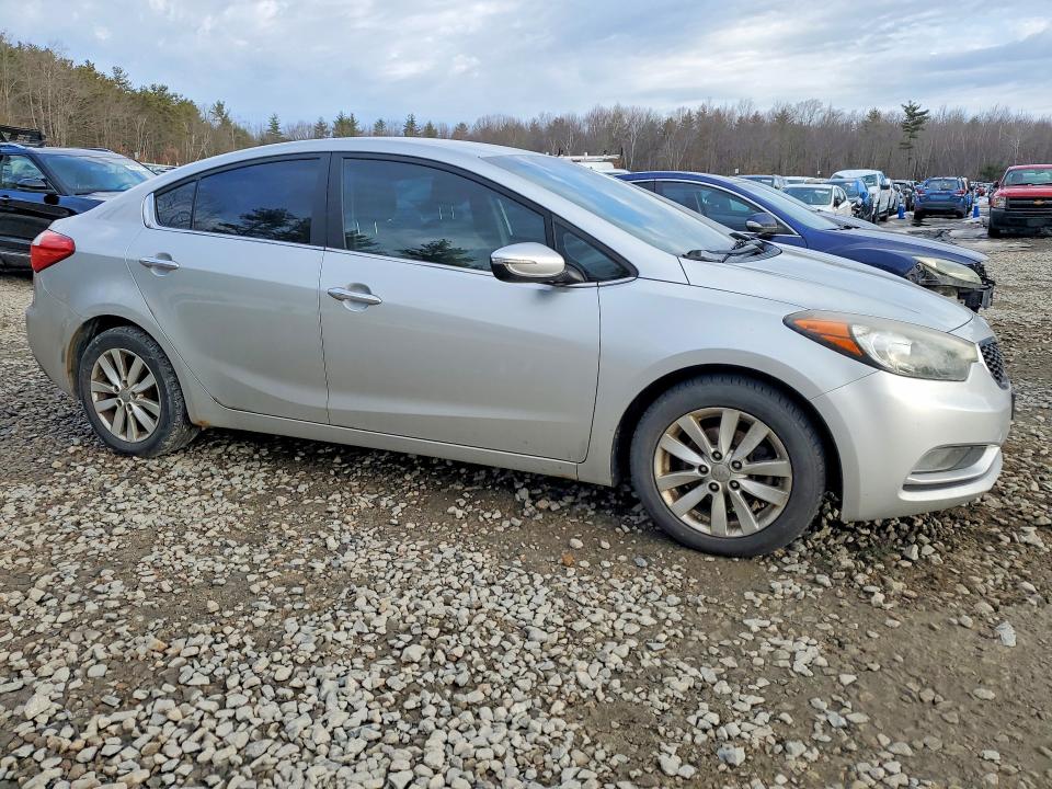 2014 Kia Forte VIN KNAFX4A8XE5049019 COPART salvage auction — MECHANICAL, Salvage Title, sold $100 on 2026-07-30 (photo 4)