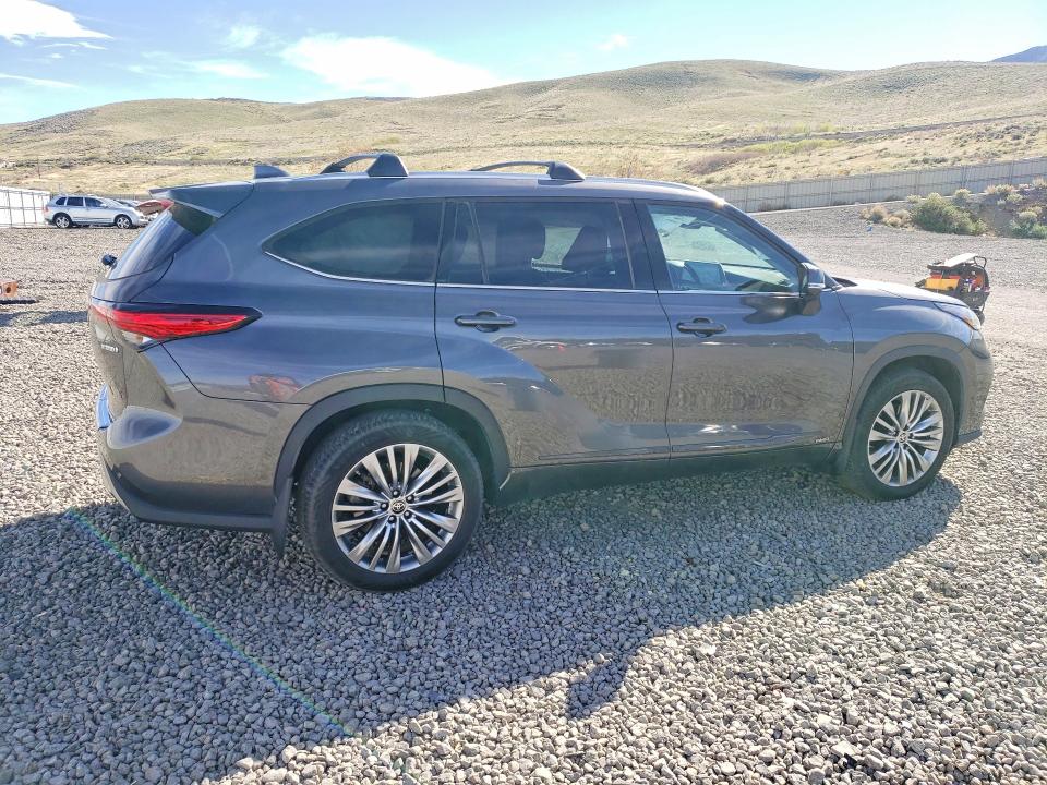 2022 Toyota Highlander VIN 5TDEBRCH3NS097379 COPART salvage auction — SIDE, Nv - Salvage Title, sold $17,500 on 2026-07-23 (photo 3)
