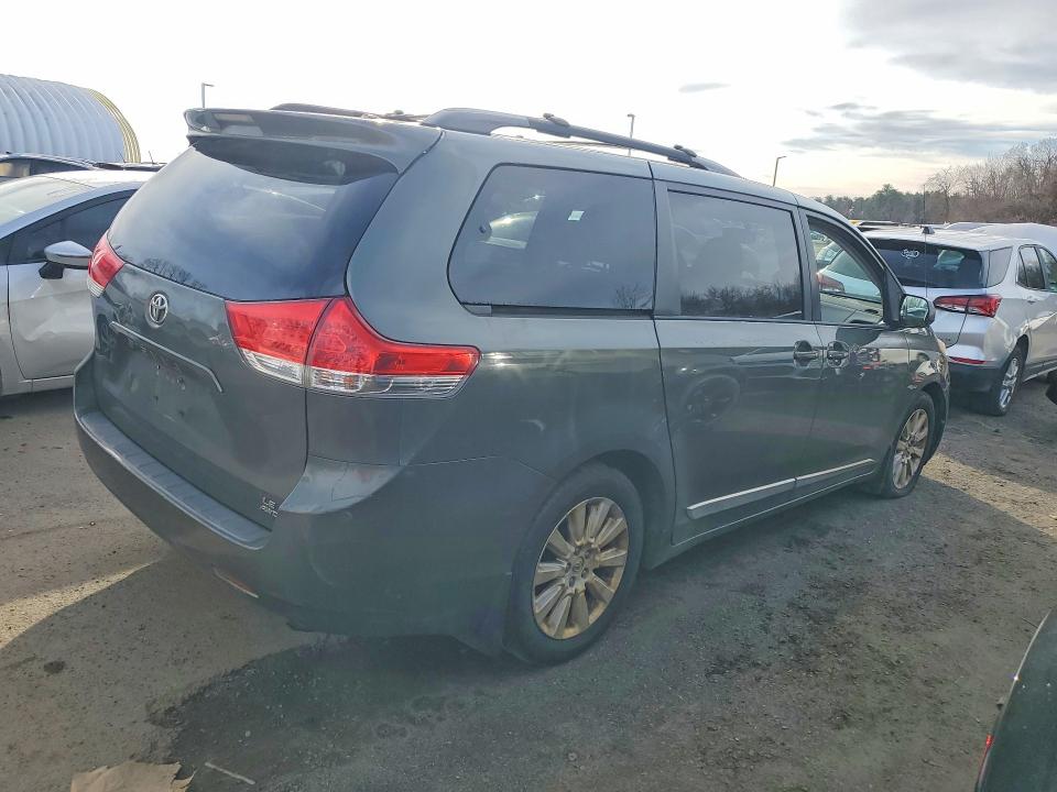 2013 Toyota Sienna VIN 5TDJK3DC2DS060224 COPART salvage auction — MINOR DENT/SCRATCHES, VT - CERTIFICATE OF TITLE, sold $4,250 on 2026-07-30 (photo 3)
