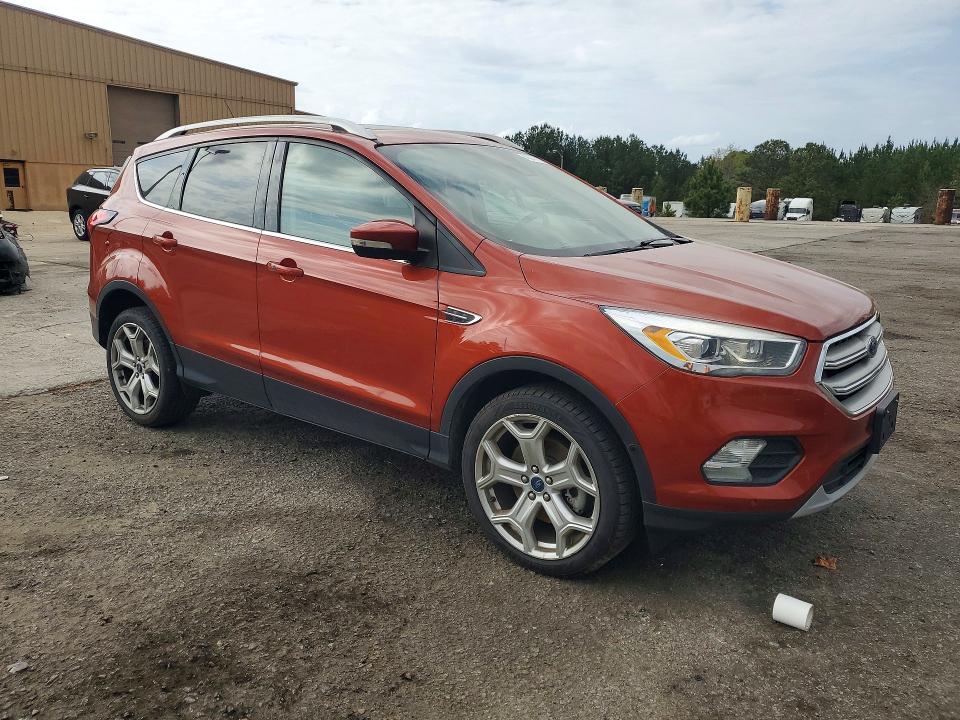 2019 Ford Escape VIN 1FMCU9J95KUB01321 COPART salvage auction — NORMAL WEAR, Sc - Certificate Of Title, sold $4,000 on 2026-07-28 (photo 4)