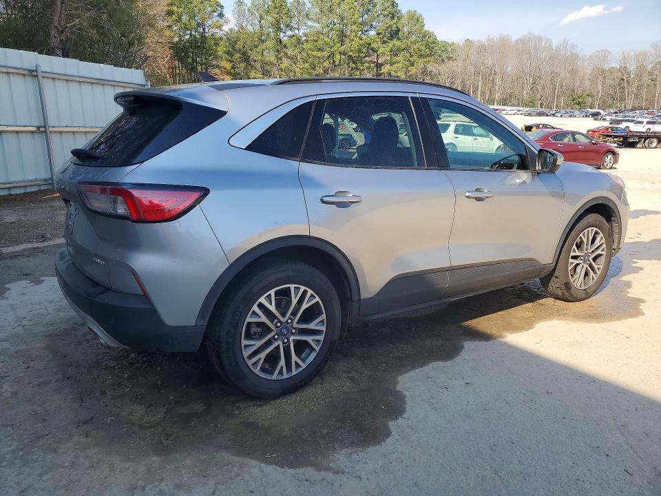 2021 Ford Escape VIN 1FMCU9H62MUB20262 COPART salvage auction — MINOR DENT/SCRATCHES, NC - DEALER ONLY CLEAN TITLE, sold $3,750 on 2026-07-07 (photo 3)