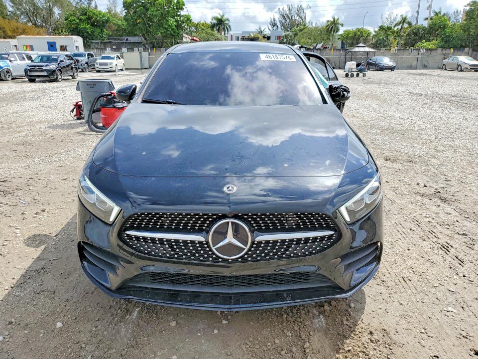 2022 Mercedes-benz A-klasse VIN W1K3G4EB9NJ339972 COPART salvage auction — SIDE, Salvage Title, sold $14,100 on 2026-08-04 (photo 5)