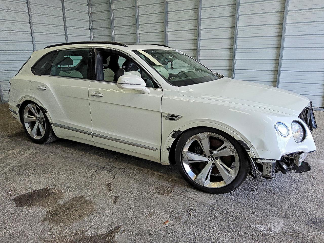 2017 Bentley Bentayga VIN SJAAC2ZV8HC015170 COPART salvage auction — Front End, FL - CERTIFICATE OF TITLE, sold $14,600 on 2026-04-07 (photo 4)