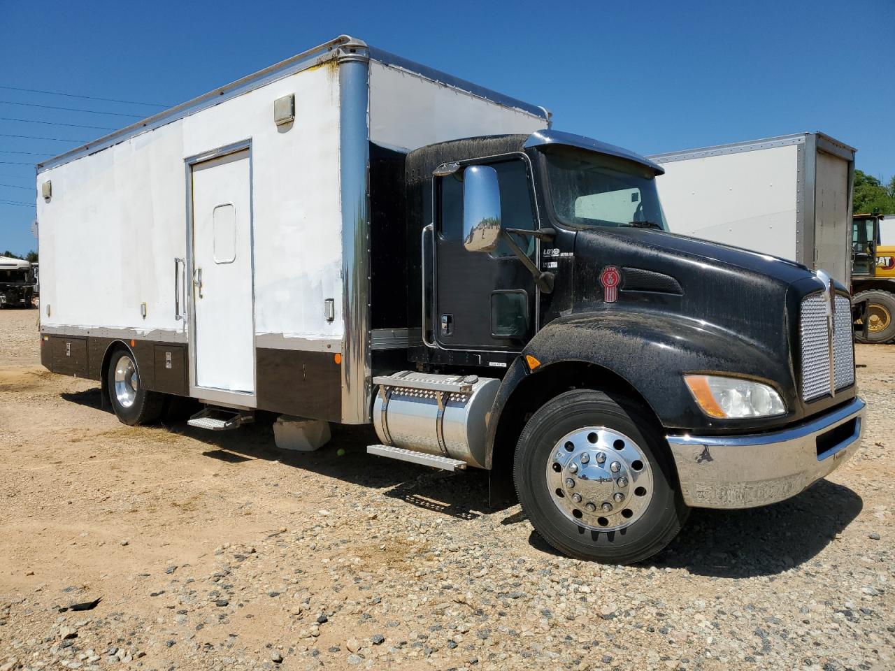 2017 Kenworth Constructi VIN 2NKHHM6X9HM172600 COPART salvage auction — Normal Wear, IL - DEALER ONLY CLEAN TITLE, sold $28,500 on 2026-05-21 (photo 4)