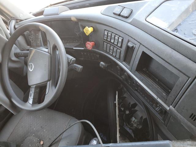 2025 Volvo Vn VIN 4V4NC9EH6SN667228 COPART salvage auction — ROLLOVER, Salvage Title, sold $15,150 on 2026-07-28 (photo 5)