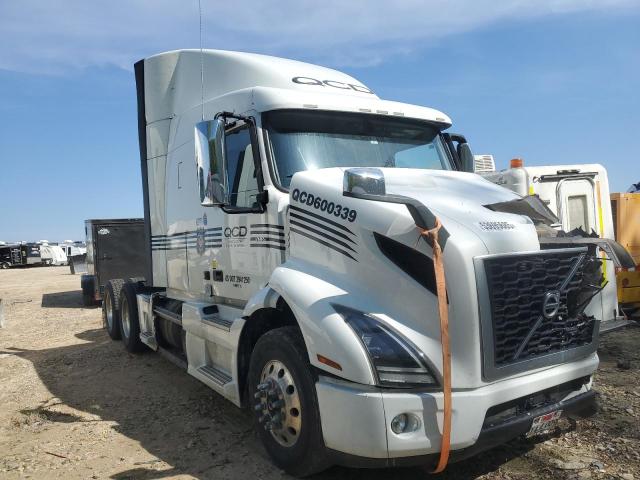 2021 Volvo Vnr VIN 4V4WC9EH0MN600339 COPART salvage auction — FRONT END, Salvage Title, sold $13,000 on 2026-08-06 (photo 1)
