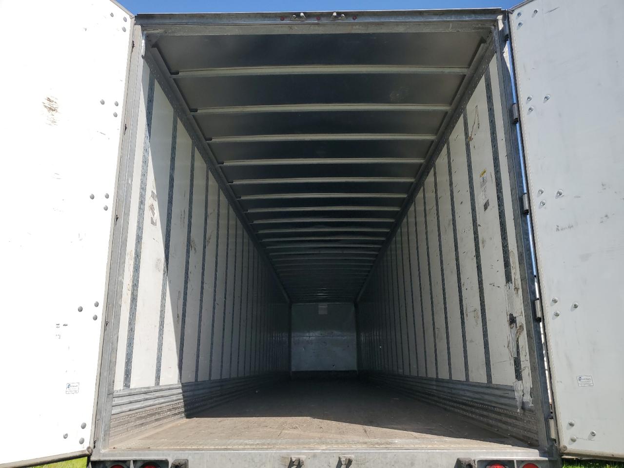 2020 F9w5 VIN 3H3V532C5LT201063 COPART salvage auction — Rollover, CA - SALVAGE CERTIFICATE, sold $5,000 on 2026-06-11 (photo 6)